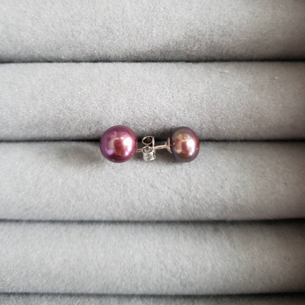 Vantel Pearl's Tiny Treasure Earrings